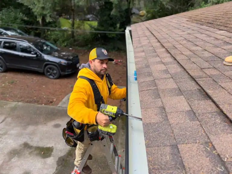 cleaning-gutters